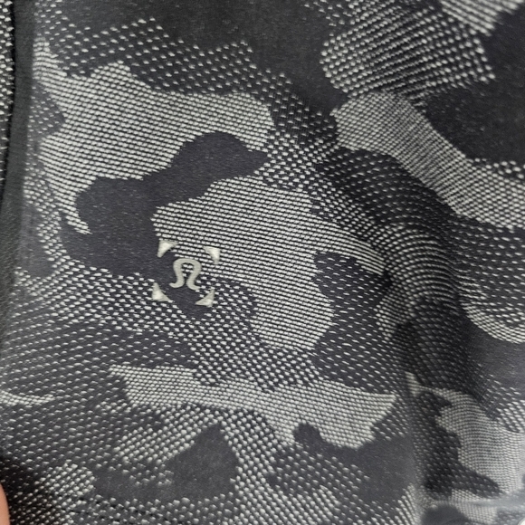 LULULEMON T.H.E. Short *Linerless Mesh Camo 9" - Picture 8 of 11